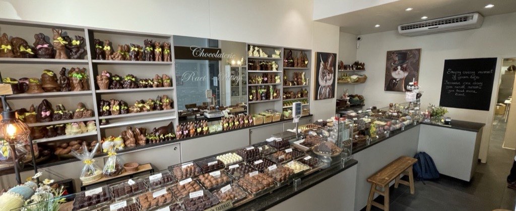 Het winkelinterieur van Chocolaterie Raets